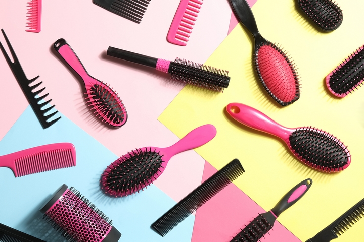 Combs-and-Hairbrushes.jpg?1680270133